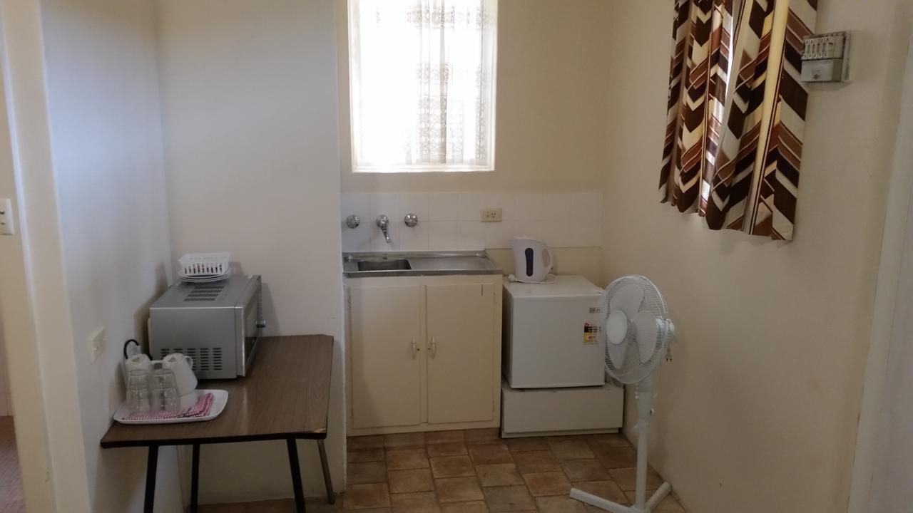 Adelaide Backpackers And Travellers Inn Bagian luar foto
